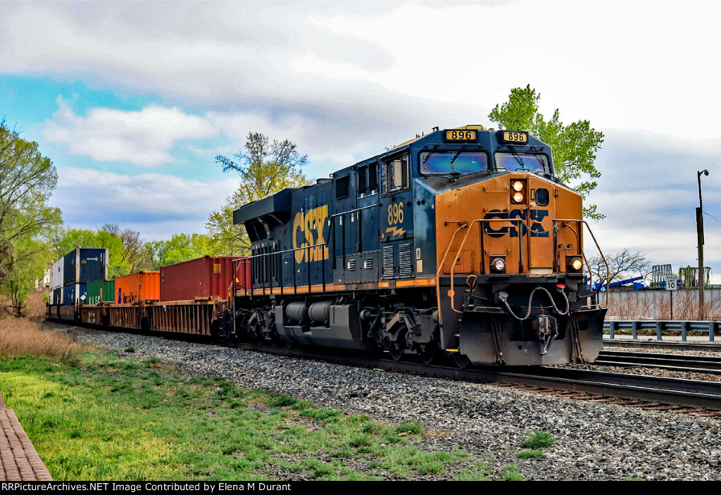 CSX 896 on I-157